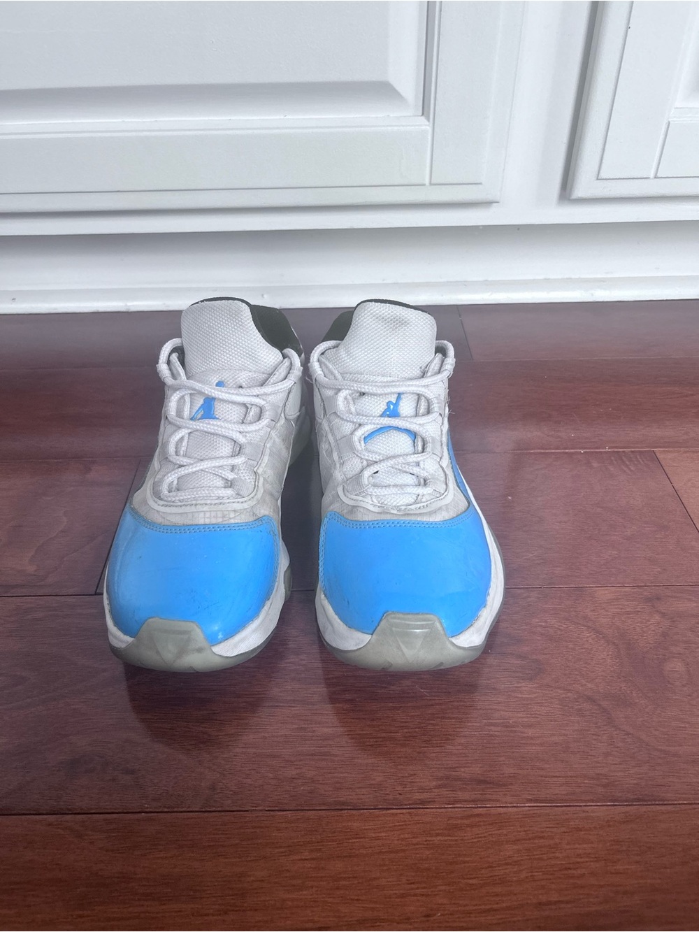 Air Jordan $155 retro 11 youth size 6.5 boys blue patent sneakers basketball